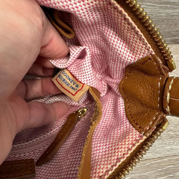 Dooney & Bourke brown pebble grain leather crossbody Y2k - Picture 13 of 15